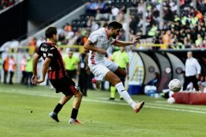Alanyaspor Deplasmanda Çorum FK'yi 2-1 Yenerek 11 Puana Yükseldi