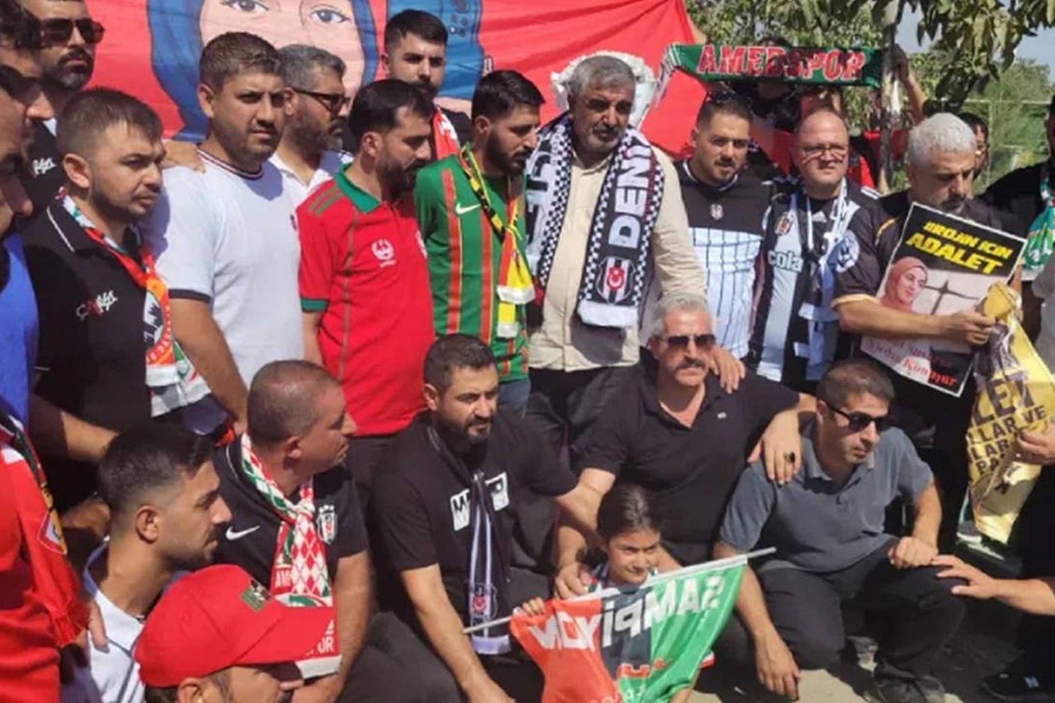 Amedspor ve çArşı taraftarları Diyarbakır'da Narin ve Rojin'i andı