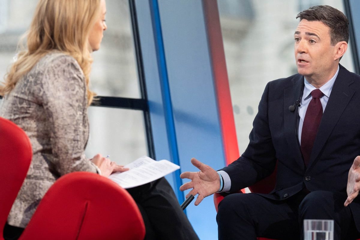 Andy Burnham, İngiltere için ücretsiz sosyal bakım planını açıkladı