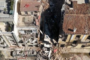 Atina Plaka’daki bina patlamasında altı kişi hayatını kaybetti