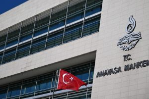 AYM, Yeni Parti’ye isim davasında savunma için bir ay verdi