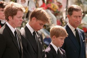 Buckingham Sarayı Earl Spencer'ın Prenses Diana İddialarını Yalanladı