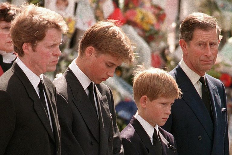 Buckingham Sarayı Earl Spencer’ın Prenses Diana İddialarını Yalanladı