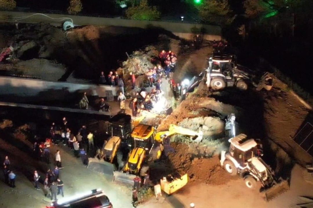 Büyükçekmece’de izinsiz foseptik kazısında göçük: 1 işçi kurtarıldı