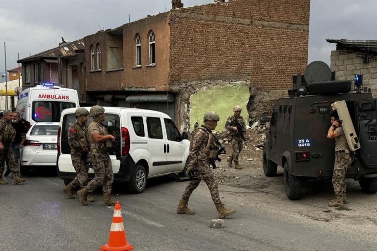 Erzurum’da iki aile arasında silahlı çatışma: Biri polis, 12 yaralı