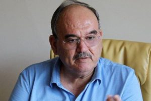 Eski İzmir Büyükşehir Belediye Başkanı Burhan Özfatura Hayatını Kaybetti