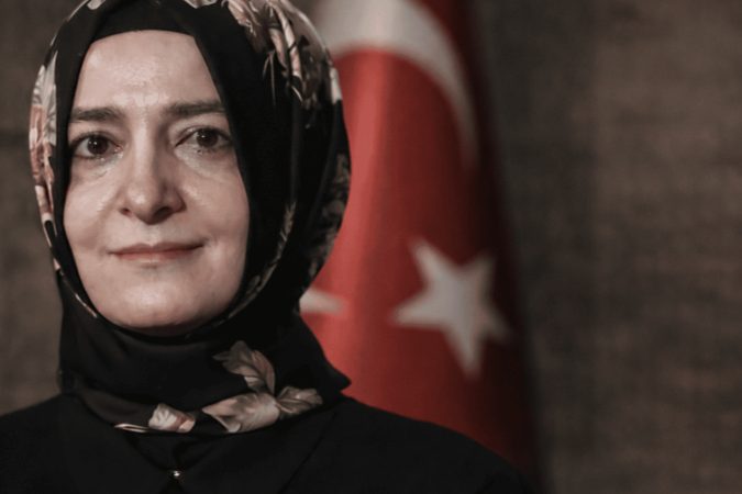 Fatma Betül Sayan Kaya tüm görevlerinden affını istedi