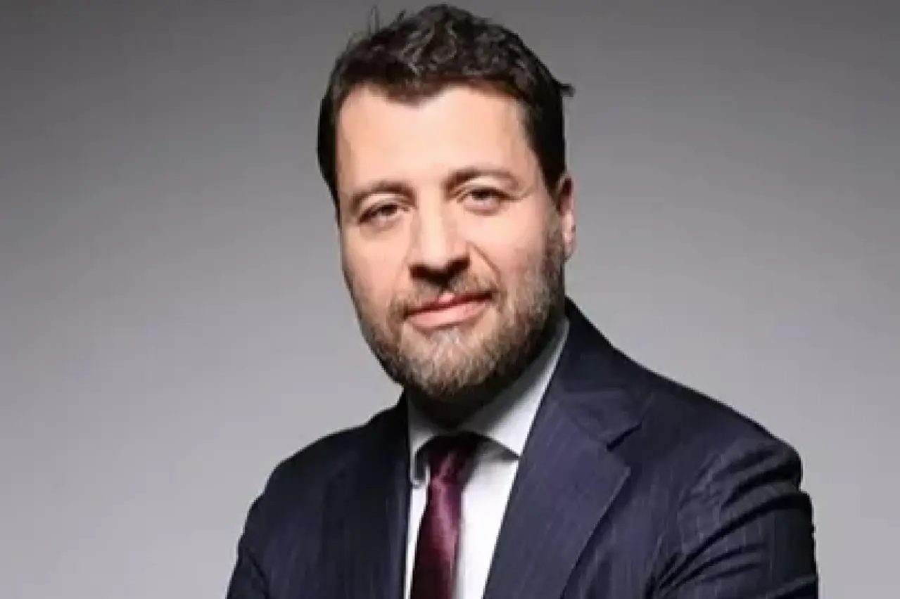 Fon soruşturmasında gözaltına alınan Emre Tezmen'in babası eski bakan çıktı
