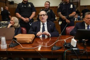 Harvey Weinstein New York'taki Davada 15 Yıl Hapis Cezası Aldı