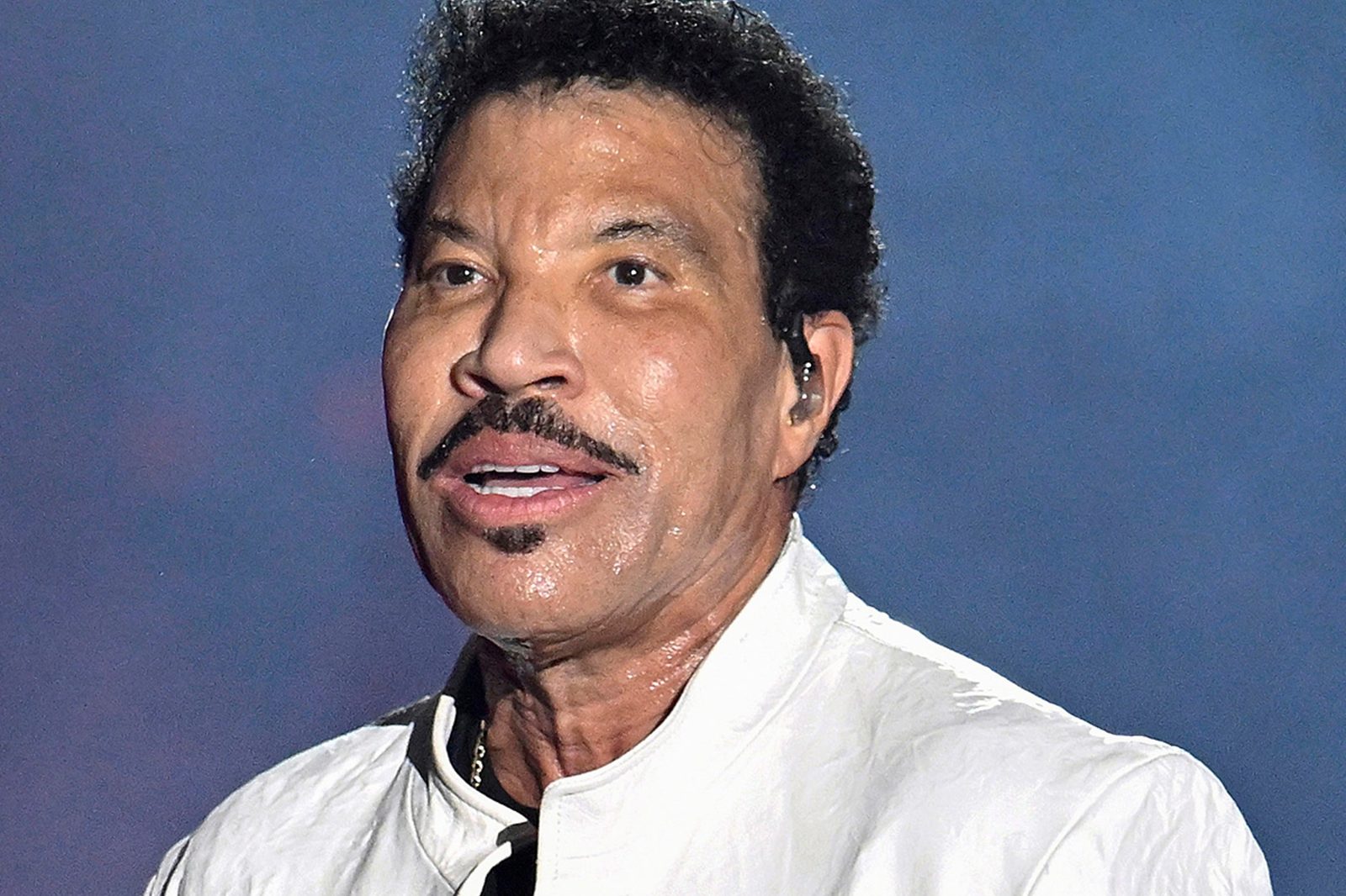 Lionel Richie Kalp Operasyonu Geçirdi: Üç Konser İptal Edildi