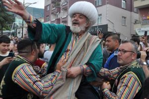 Müfit Can Saçıntı Şenlikteki Kayyum Esprisi Nedeniyle İfadeye Çağrıldı
