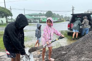 Nolo Kasırgası sonrası Hawaii Adası'nda yollar sele kapandı