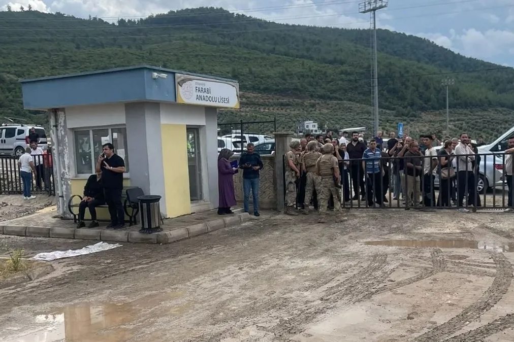 Osmaniye'de öğretmene saldırı: Şüpheli silahla yakalandı