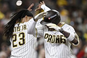 Padres, Cubs'ı 8-0 yenerek Wild Card serisinde öne geçti