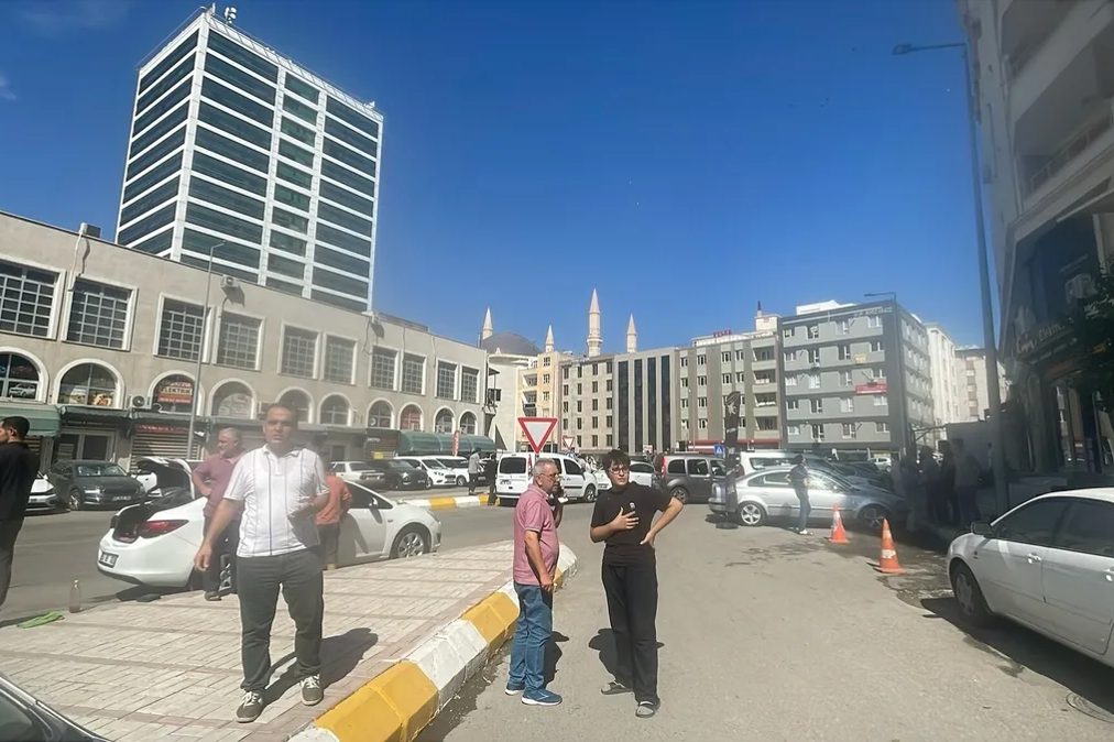 Şanlıurfa Karaköprü'de 5,4 Büyüklüğünde Deprem: Eğitime Bir Gün Ara Verildi