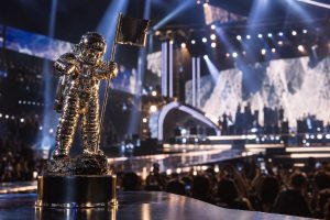 Taylor Swift VMAs'te 33 Ödülle Rekorun Yeni Sahibi Oldu