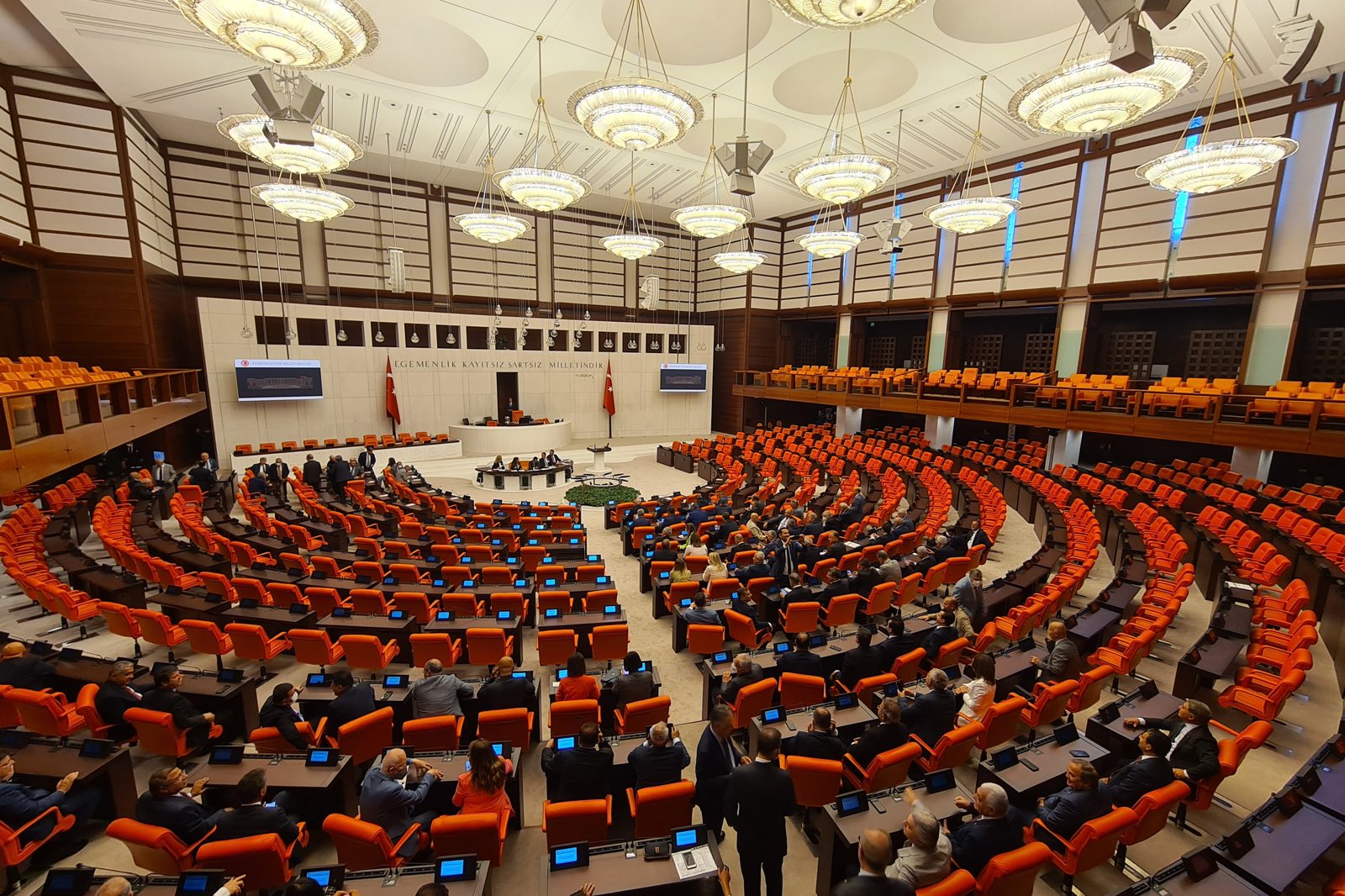 TBMM Açılışı Öncesi AK Parti'ye 3 Yeni Milletvekili Katılacak İddiası