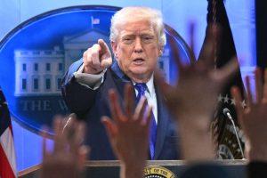 Trump, CNN, MS NOW ve Politico'nun Beyaz Saray'a Erişimini Yasakladı