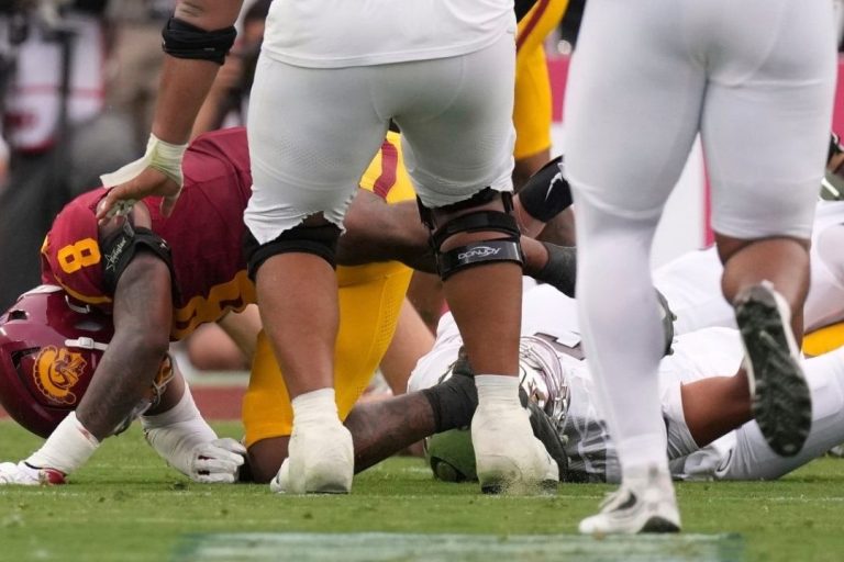 USC, Desman Stephens’i Dante Moore müdahalesi sonrası cezalandırdı