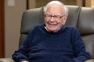 Warren Buffett, Berkshire Hathaway Yönetim Kurulu Başkanlığını Bıraktı