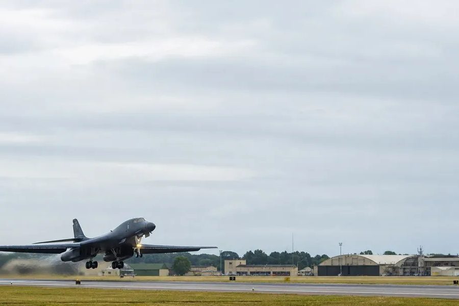 ABD, RAF Fairford’daki bombardıman uçaklarını ülkeye geri çekti