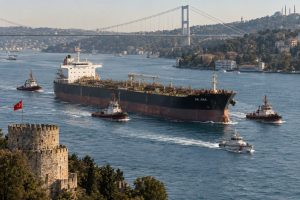 AK ANA tankeri için İstanbul Boğazı'nda trafik durduruldu