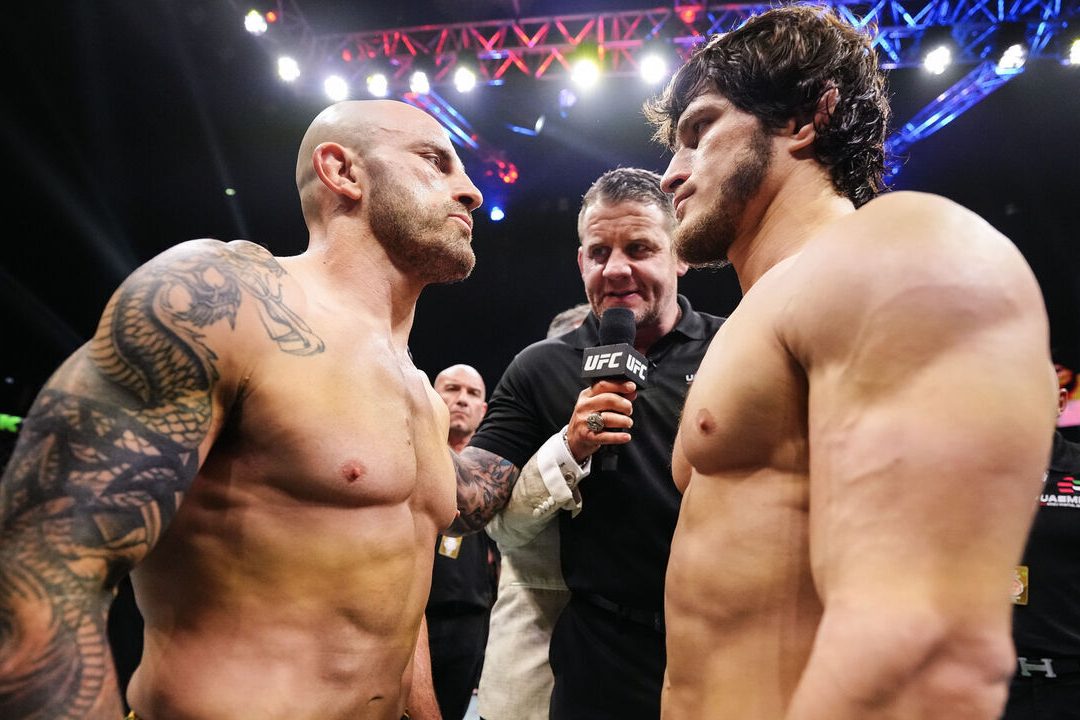 UFC dövüşçüsü Volkanovski, Evloev’i yenip kemerini korudu