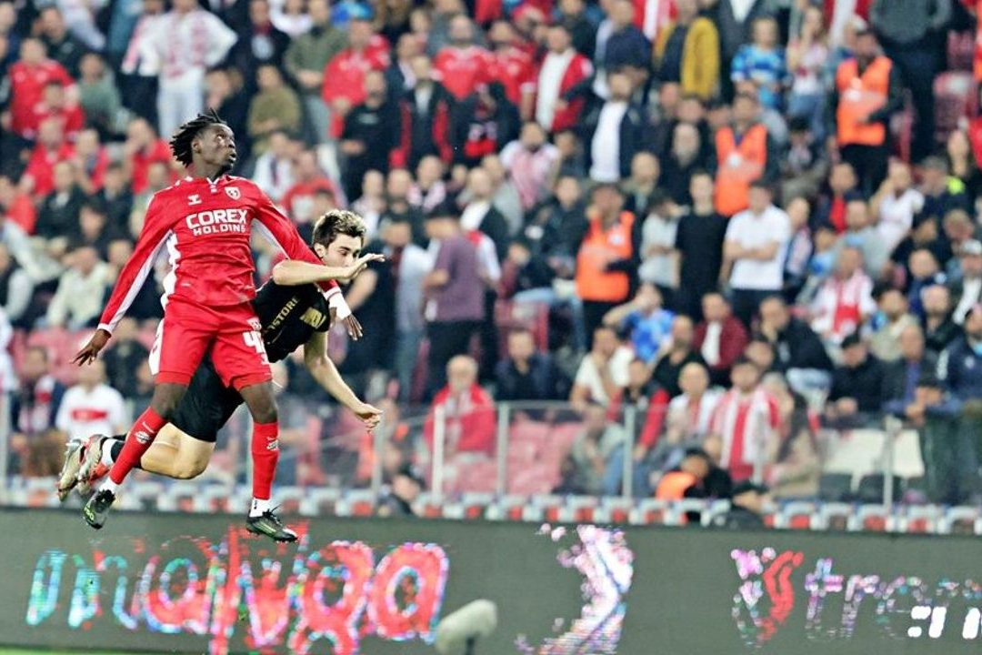 Amedspor, Samsunspor deplasmanında 2-1 kazanıp lider oldu
