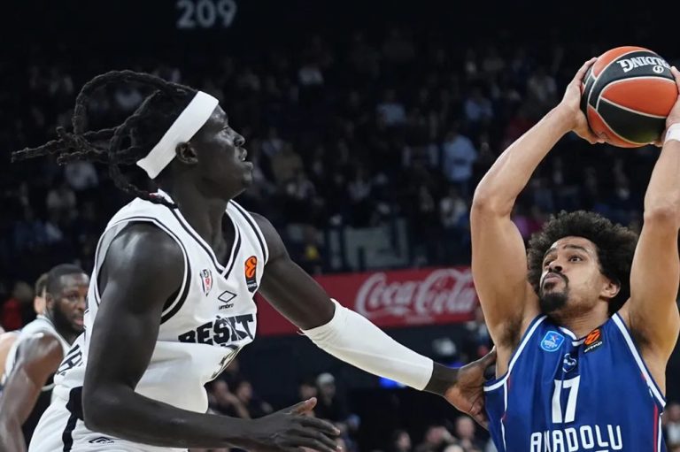 Anadolu Efes, EuroLeague derbisinde Beşiktaş’ı 89-80 yendi
