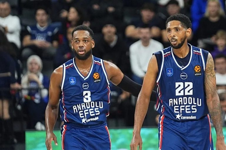 Anadolu Efes, Zalgiris deplasmanında 85-70 kazandı