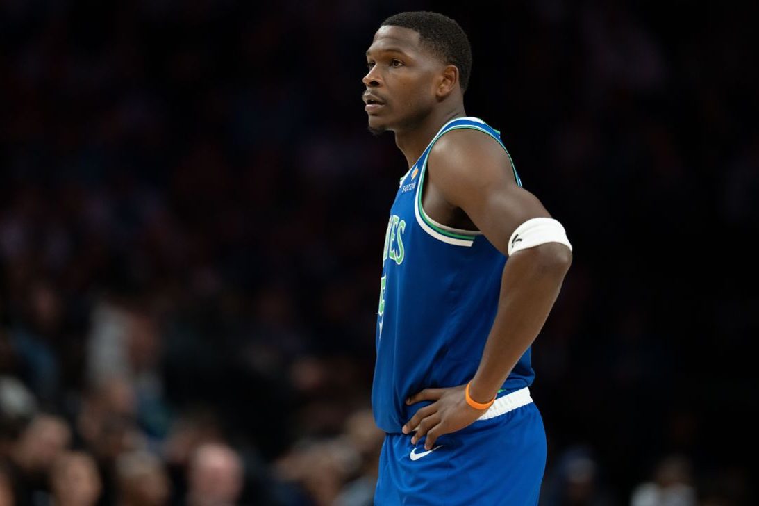 Timberwolves yıldızı Edwards diz işlemi için iki ay yok
