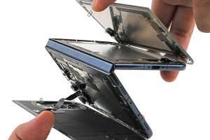 Apple, katlanabilir iPhone Duo'nun iç ekran çatlaklarını kabul etti