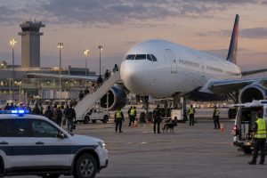 Ben Gurion'da Delta uçağına yönelik patlayıcı ihbarı asılsız çıktı