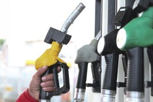 Benzine 4,30 liralık indirim pompa fiyatlarına yansıdı