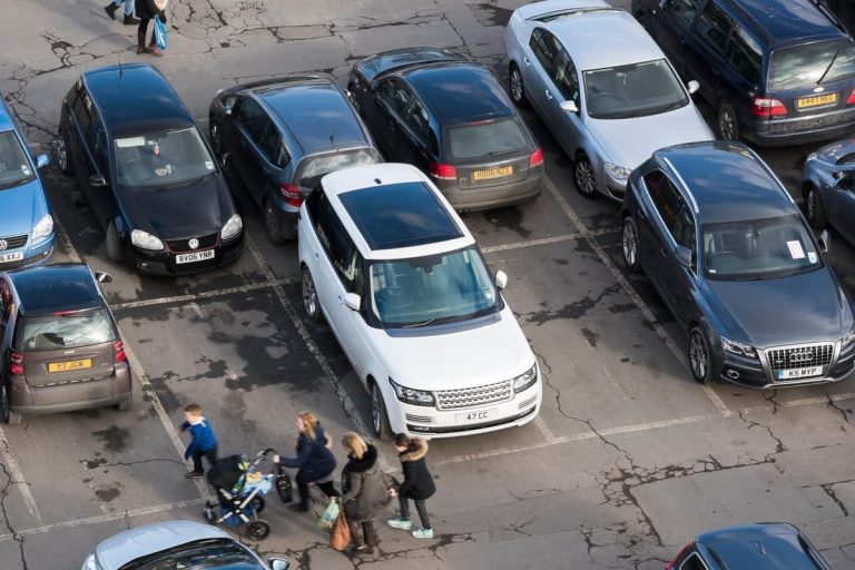 Birleşik Krallık’ta küçük otopark hatalarına 20 sterlin sınırı