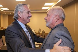 Brezilya’da Lula ile Flávio Bolsonaro için sandık kuruldu