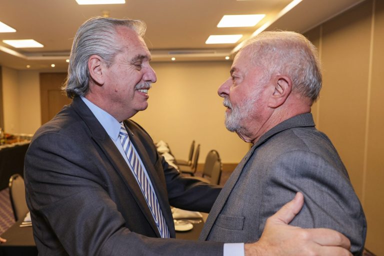 Brezilya’da Lula ile Flávio Bolsonaro için sandık kuruldu