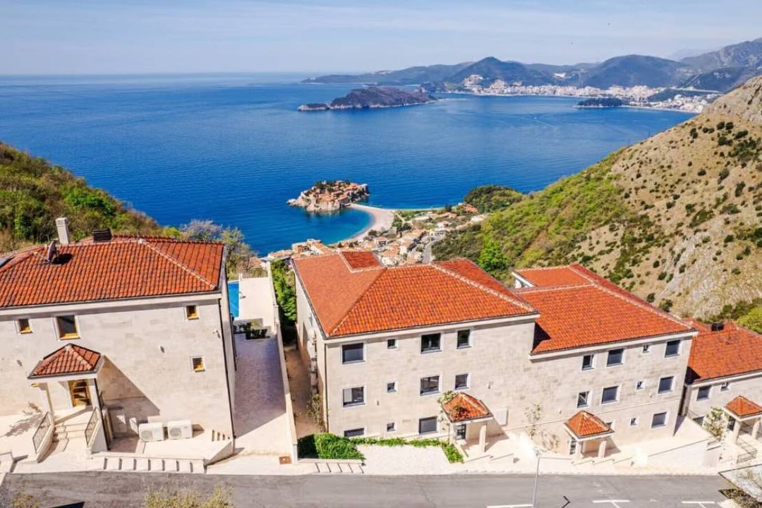 Budva'da yabancı mülk satışları kiraları 200 euro düşürdü