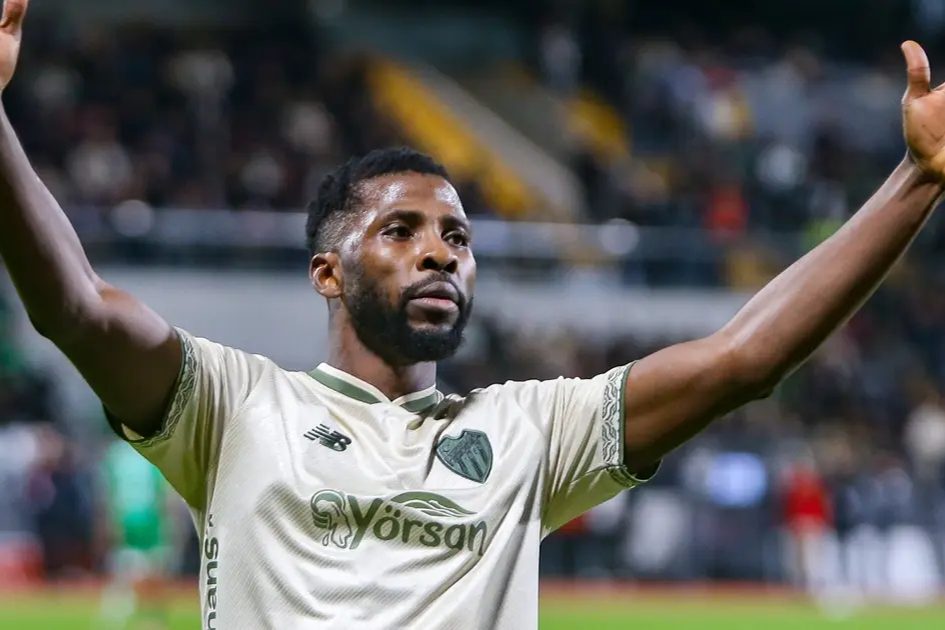 Bursaspor, Muğlaspor'u 3-0 yenerek ikinci sıraya yükseldi