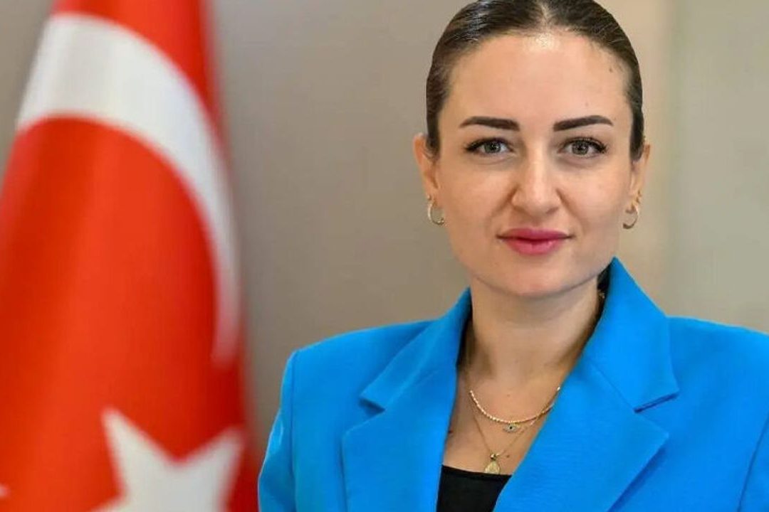 Büşra Özdemir AK Parti’ye geçiş iddiasını reddetti