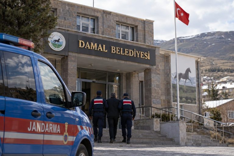 Damal Belediye Başkanı Kemal Çamlıyurt görevden uzaklaştırıldı