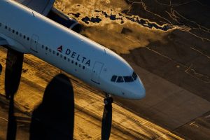 Delta Air Lines, yakıt maliyetiyle 2026 kâr tahminini düşürdü