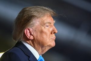Demokratik Ulusal Komite Trump'ın Reklamları İçin Dava Açtı