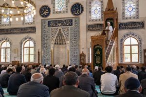Diyanet, aile hutbesinde ebeveynlere dijital takip çağrısı yaptı
