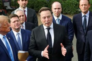 Elon Musk, ABD'deki çocuklara SpaceX hissesi verme sözü verdi