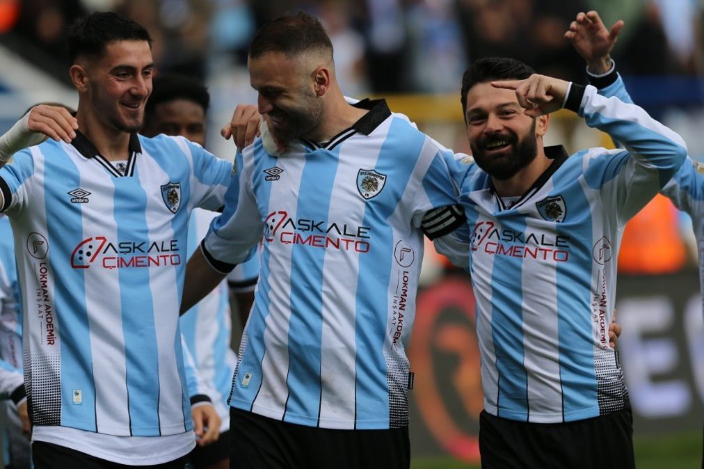 Erzurumspor FK, Eyüpspor'u 2-0 yenerek 11 puana çıktı
