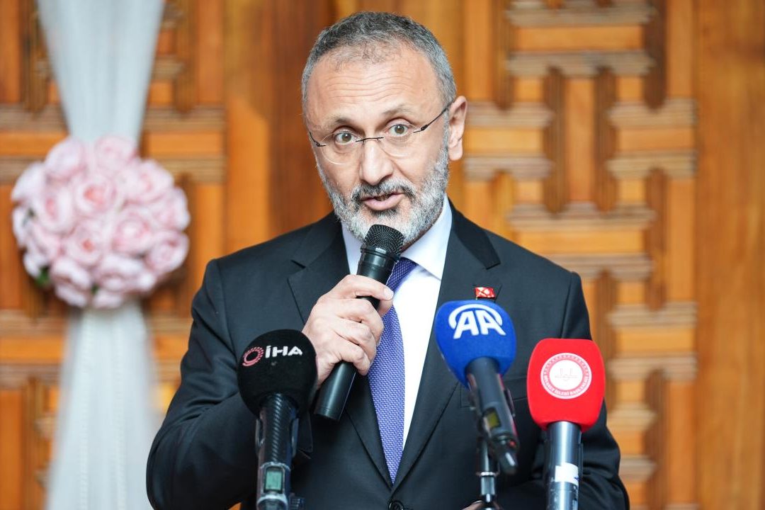 Eyüpsultan Belediye Başkanı Özmen dahil 28 şüpheli gözaltında