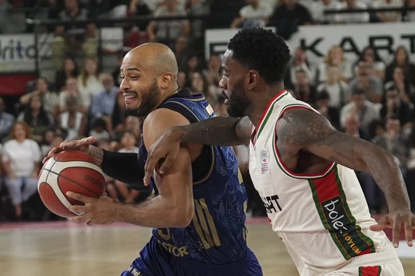 Fenerbahçe Tarfin, Karşıyaka deplasmanında 97-72 kazandı
