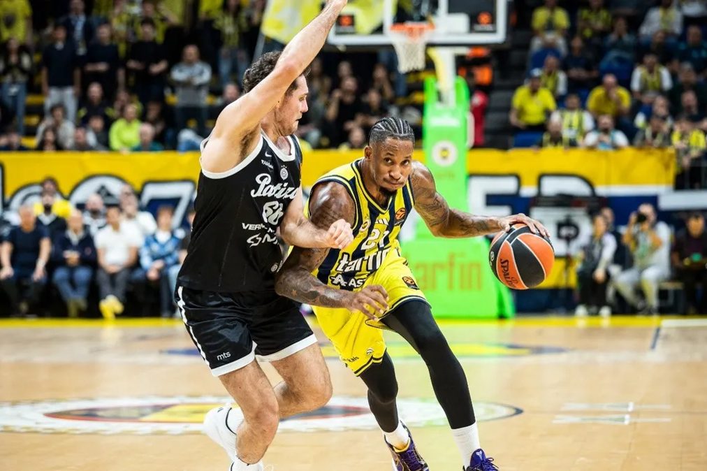 Fenerbahçe Tarfin, Partizan'ı yenip blok rekoru kırdı