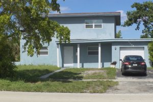 Florida'da polis memuru, ölen kişinin evine el koymakla suçlandı